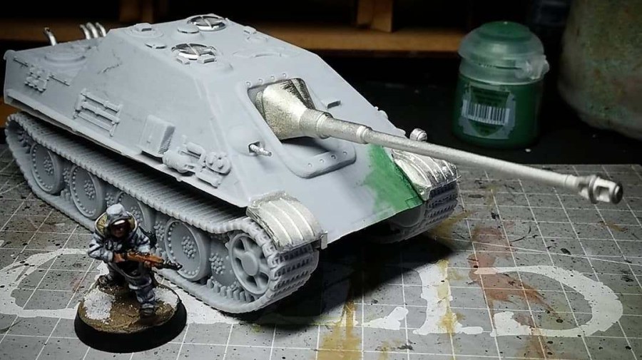 35295626_208799496416884_6195903444499300352_n